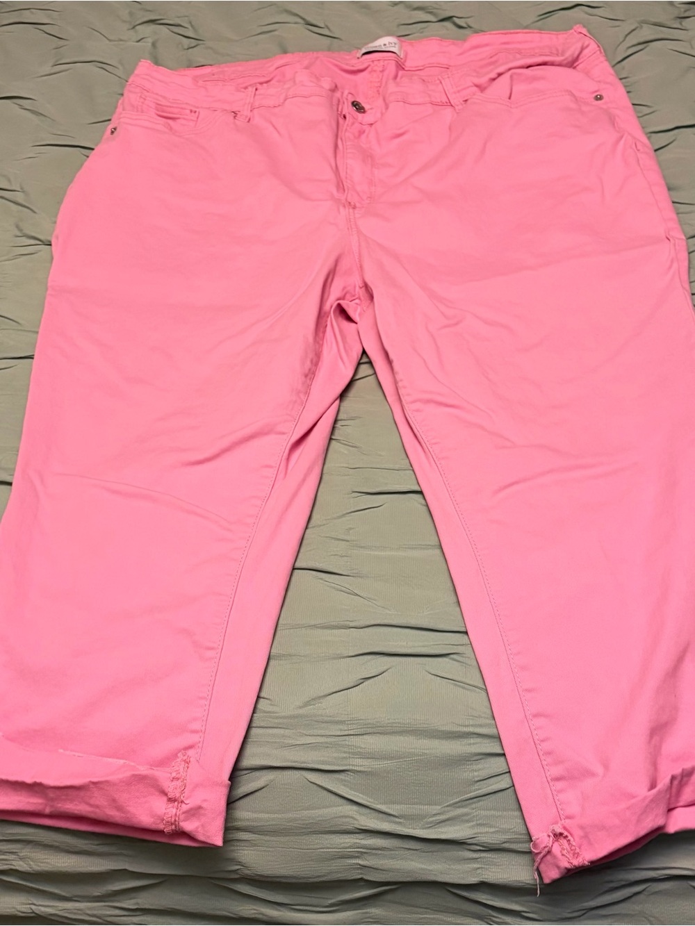 crown & ivy Pink Cropped Jeans